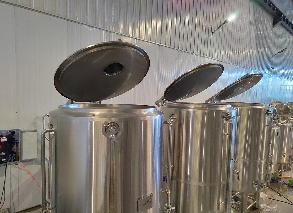 kombucha fermentation equipment, kombucha brewing equipment, flat open top kombucha fermenter, pressured kombucha fermentation tank, flash pasteurizer, 